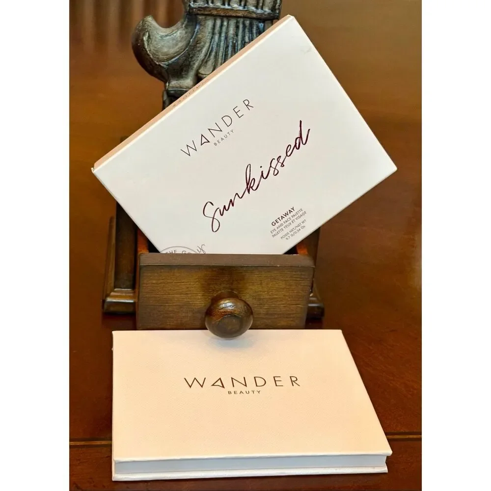 WANDER BEAUTY - Getaway Eye and Face Palette in 
